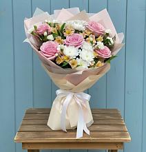 Букет цветов из:  Гвоздики, Орхидеи и Розы в Ситне-Щелканово