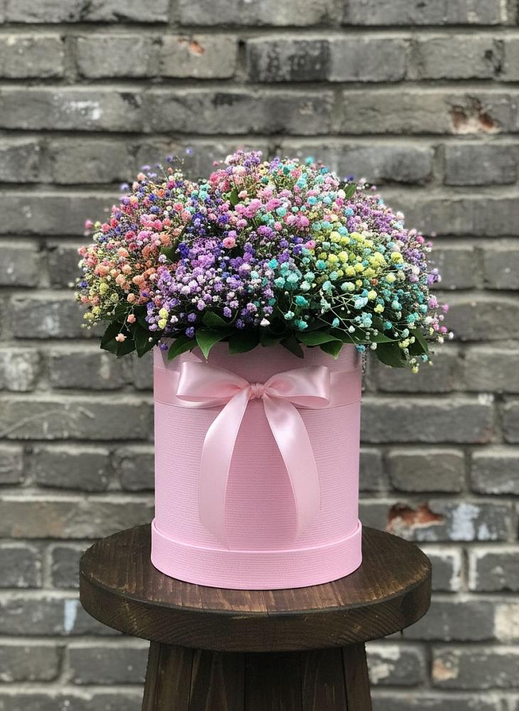 Цветочная композиция из Гипсофила и Розы в шляпной коробке в Ситне-Щелканово