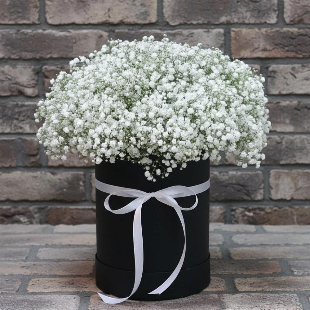 Цветочная композиция из Гипсофила в шляпной коробке в Ситне-Щелканово