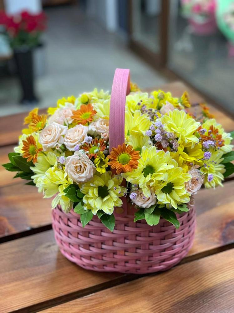 Цветочная композиция из Хризантемы и Розы в корзине в Ситне-Щелканово
