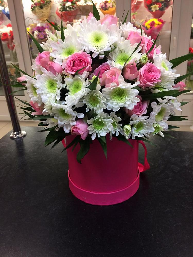 Цветочная композиция из Розы и Хризантемы в шляпной коробке в Ситне-Щелканово