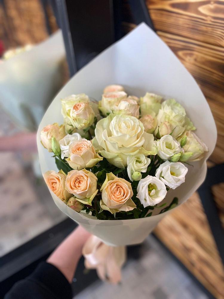 Букет цветов из: Розы и Лизиантусы в Ситне-Щелканово